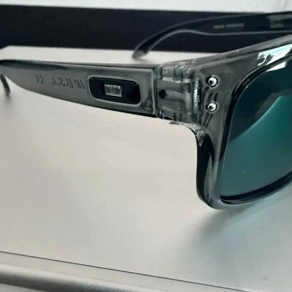 OO9102 Oakley Holbrook Smoke Gray Frame - Picture 2 of 6